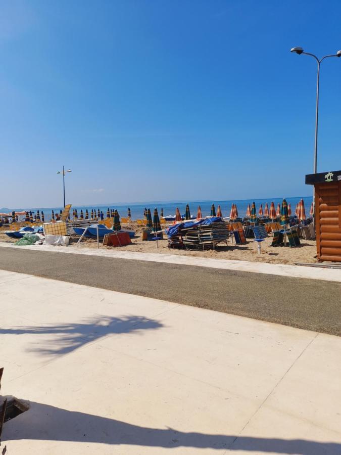 Seaside Deluxe Apartment Durrës Esterno foto